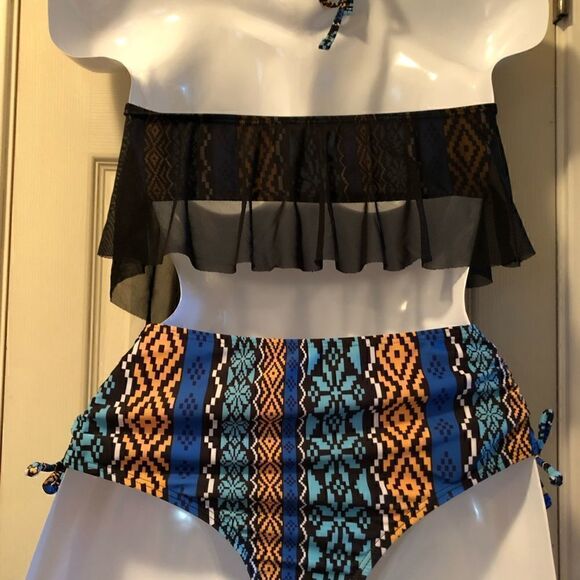 Ruffle bikini size small ties at neck - Picture 7 of 7